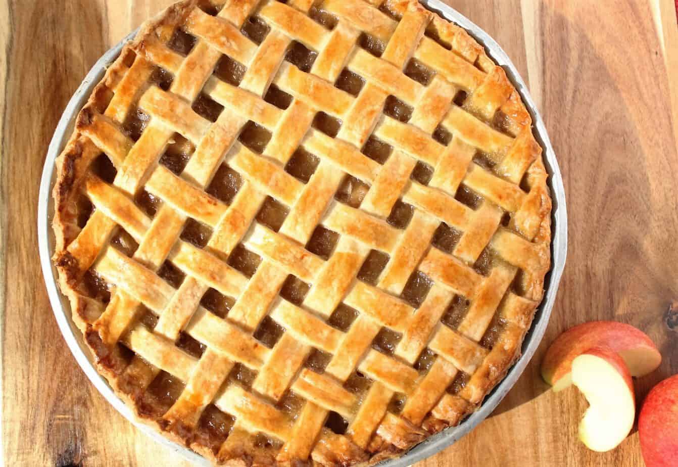 an old fashioned apple pie