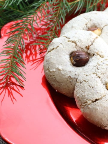 Light and nutty these hazelnut meringue cookies are perfect for the holidays.