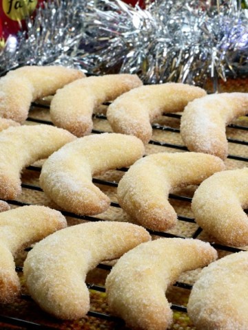 A lightly vanilla and almond flavored Christmas cookie. This German vanillekipferl recipe will quickly become a a holiday favorite!
