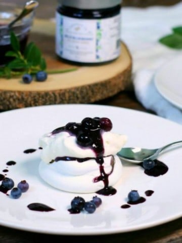 An elegant looking, yet simple to make blueberry pavlova recipe. The ideal summer dessert to enjoy with friends, or to impress with on a special occasion.