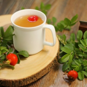 A tart and slightly fruity tea this wild rose hip tea is excellent for use in combating colds and flu's due to it's high Vitamin C content.