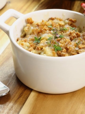 Easy and delicious, German käsespätzle also known as cheese spaetzle, is an easy to make noodle dish loaded with Emmental Cheese. Basically a fancy Mac & Cheese!