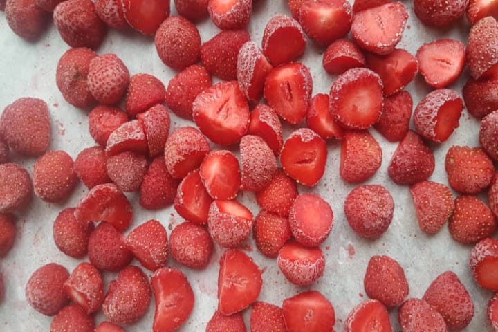 How to freeze strawberries - overhead shot of freshly frozen strawberries