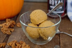 maple pumpkin ice cream in a glass bowl