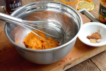 the ingredients needed to make pumpkin ice cream at home
