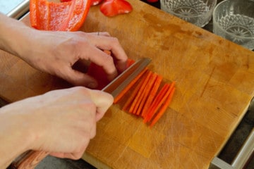 julienning a bell pepper