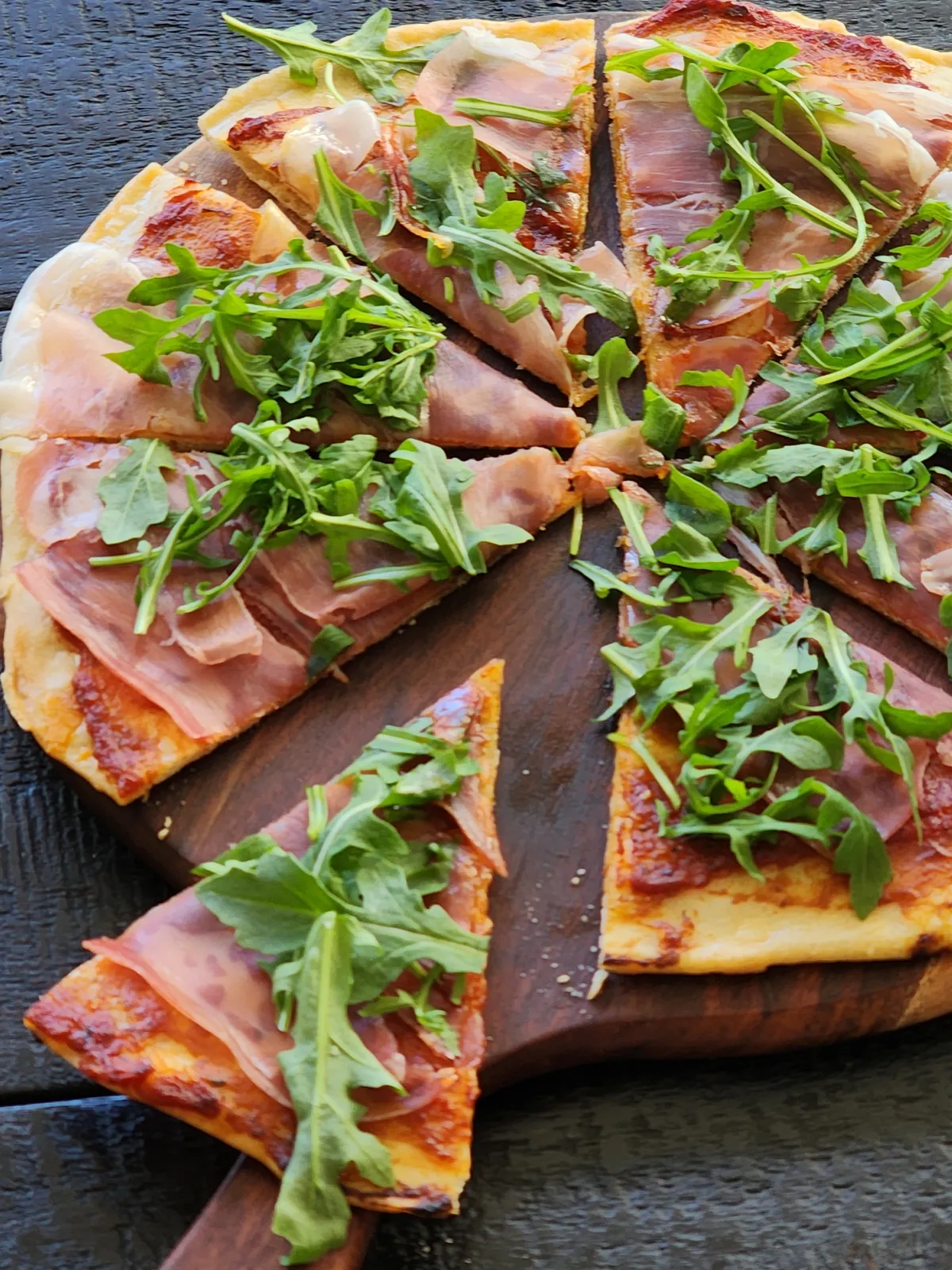 Prosciutto and arugula pizza toppings