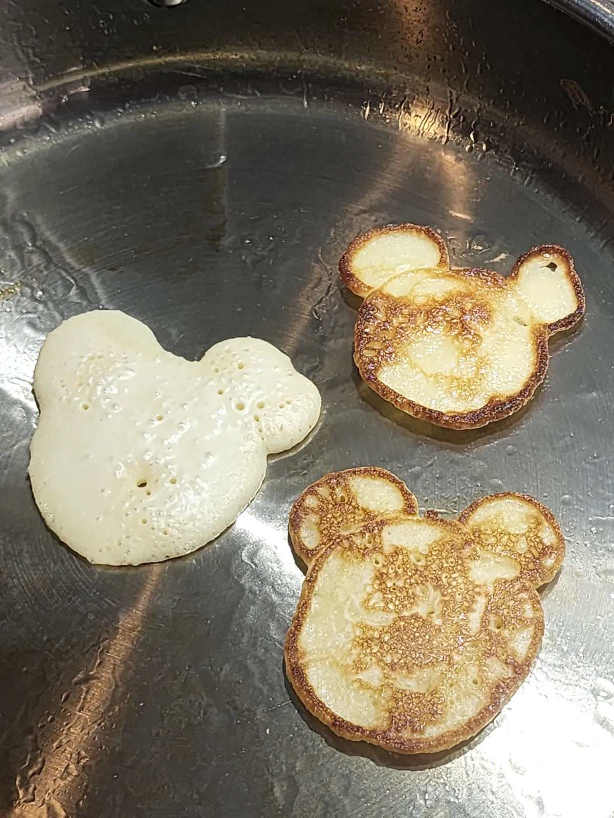 Mini pancakes bear shapes on the frying pan