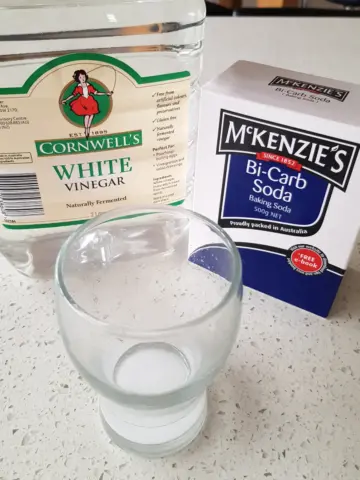 Baking (bi-carb) soda + vinegar egg replacement - Vegan Substitutes for Eggs in Baking