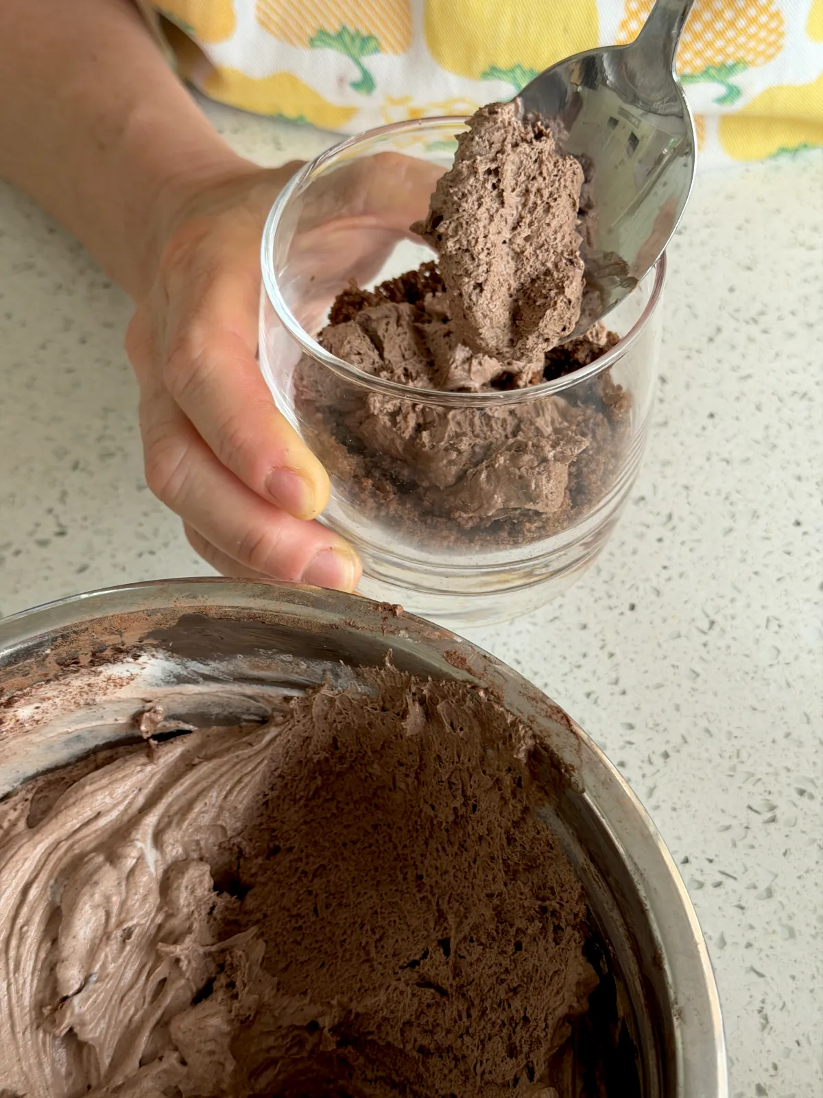 Second layer: adding cream filling into the glass