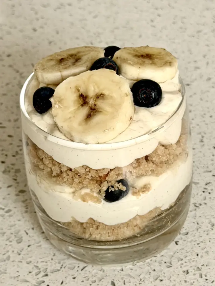 Cake Cups Recipe: Layered Desserts in a Jar - vanilla, with banana and blueberries