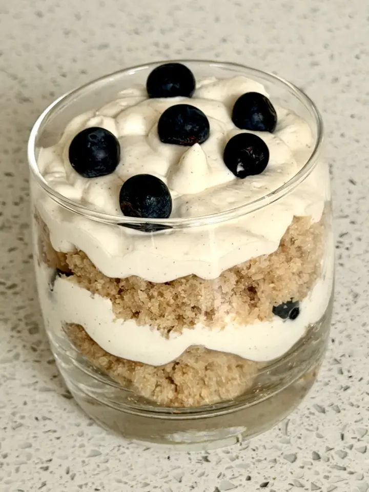Cake Cups Recipe: Layered Desserts in a Jar - vanilla, with blueberries