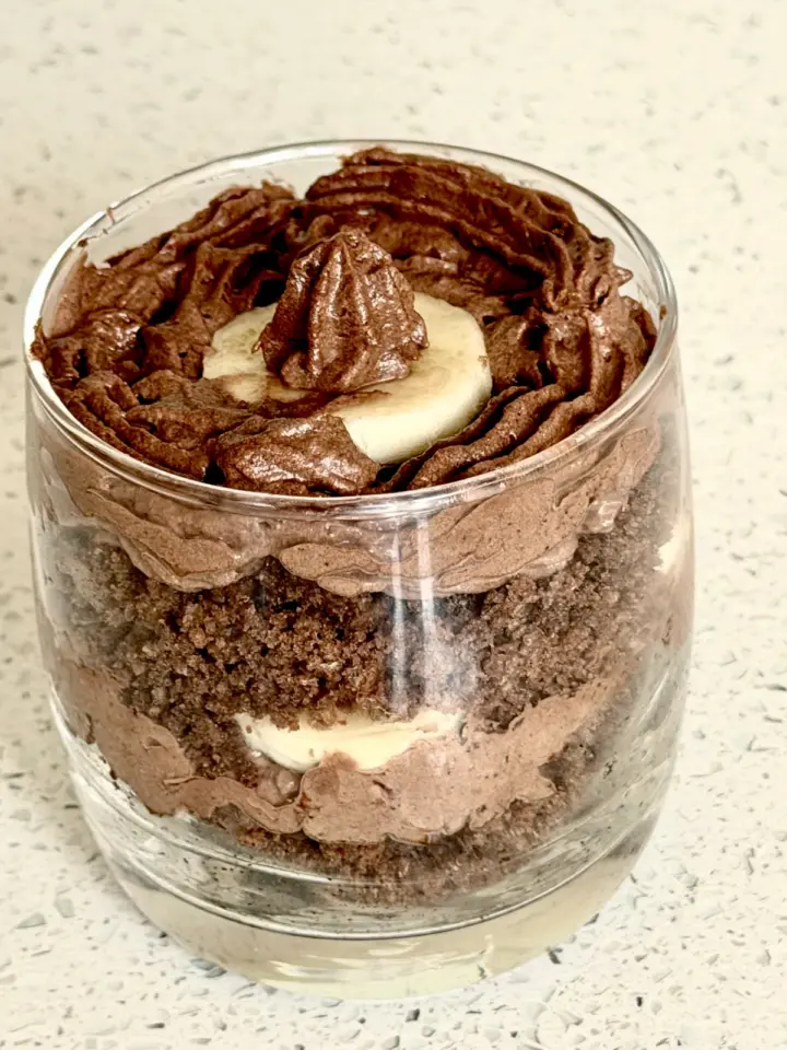 Cake Cups Recipe: Layered Desserts in a Jar - chocolate with bananas