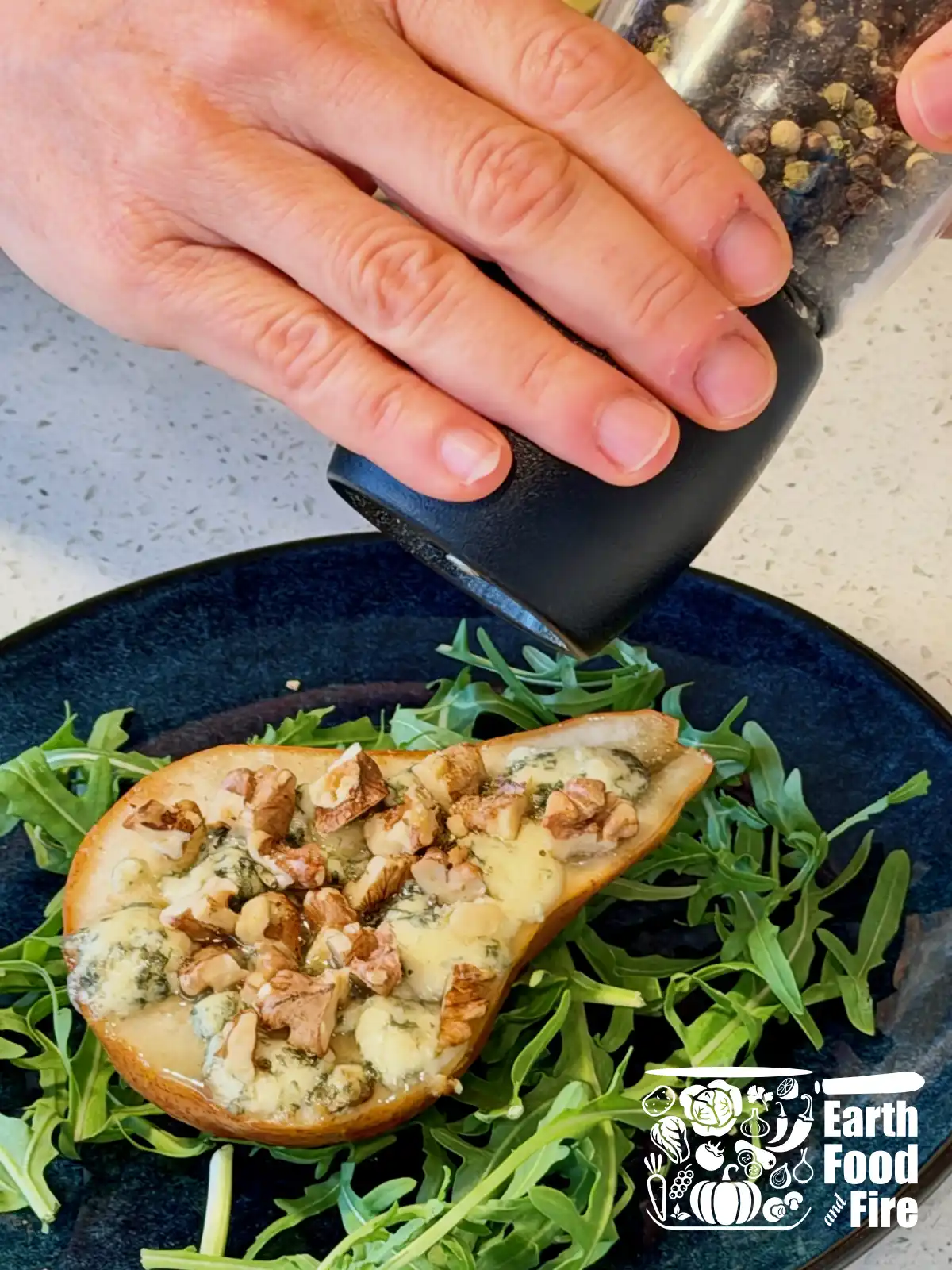 Dress the baked pear with black pepper
