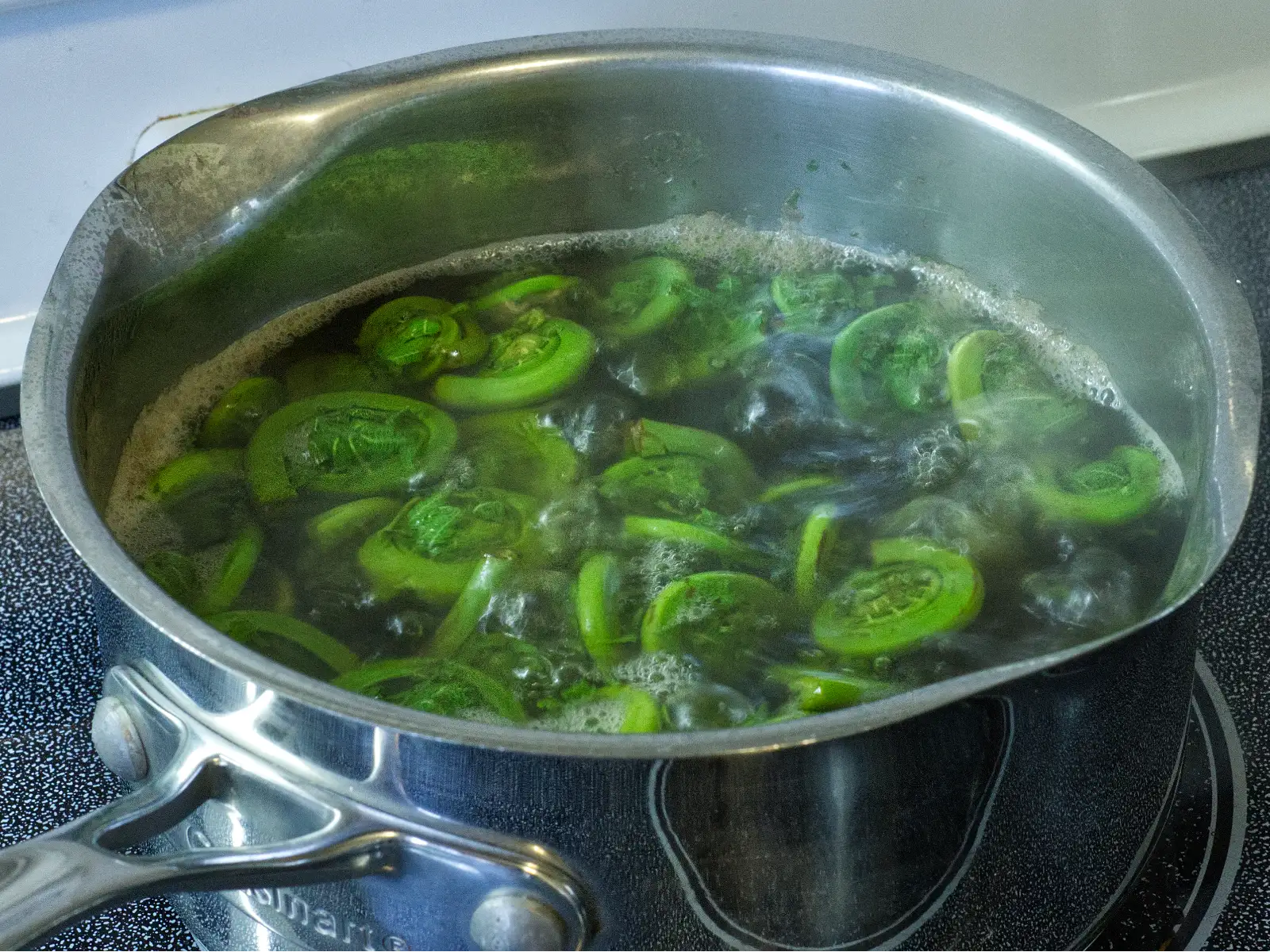 How to cook fiddleheads - cleaned fiddleheads boiling in the water