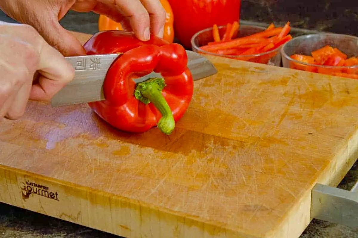 How to cut bell peppers - slicing the top off