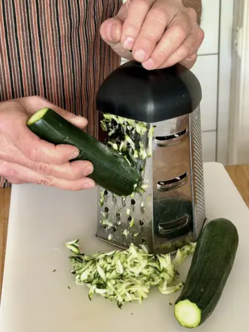 Grating of zucchini